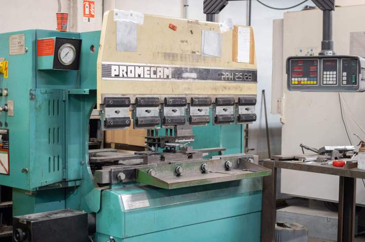 Une entreprise de découpage de métaux au laser à Champigny-sur-Marne
