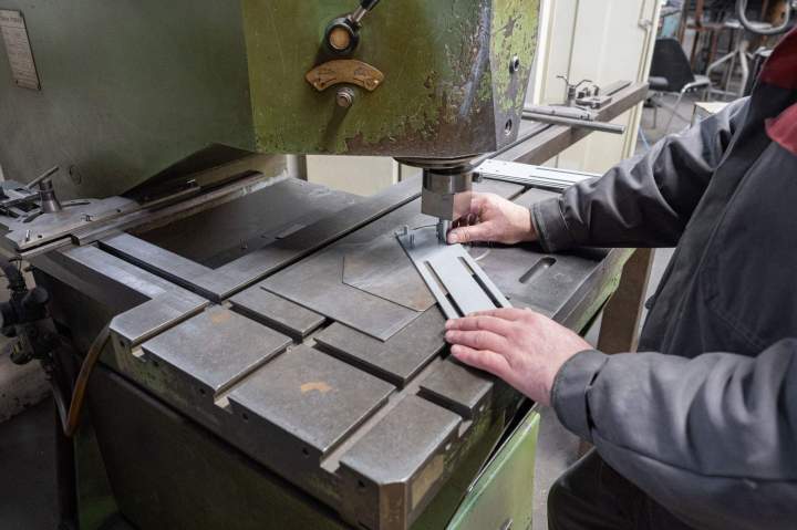 Une entreprise de découpage de métaux au laser à Champigny-sur-Marne